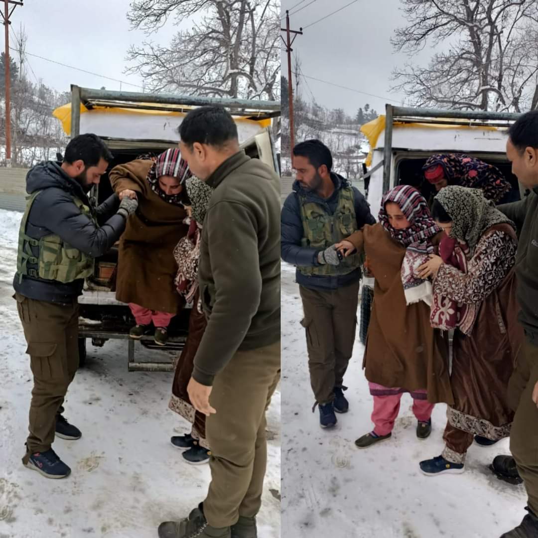Police renders helping hand in evacuation of pregnant lady in Budgam