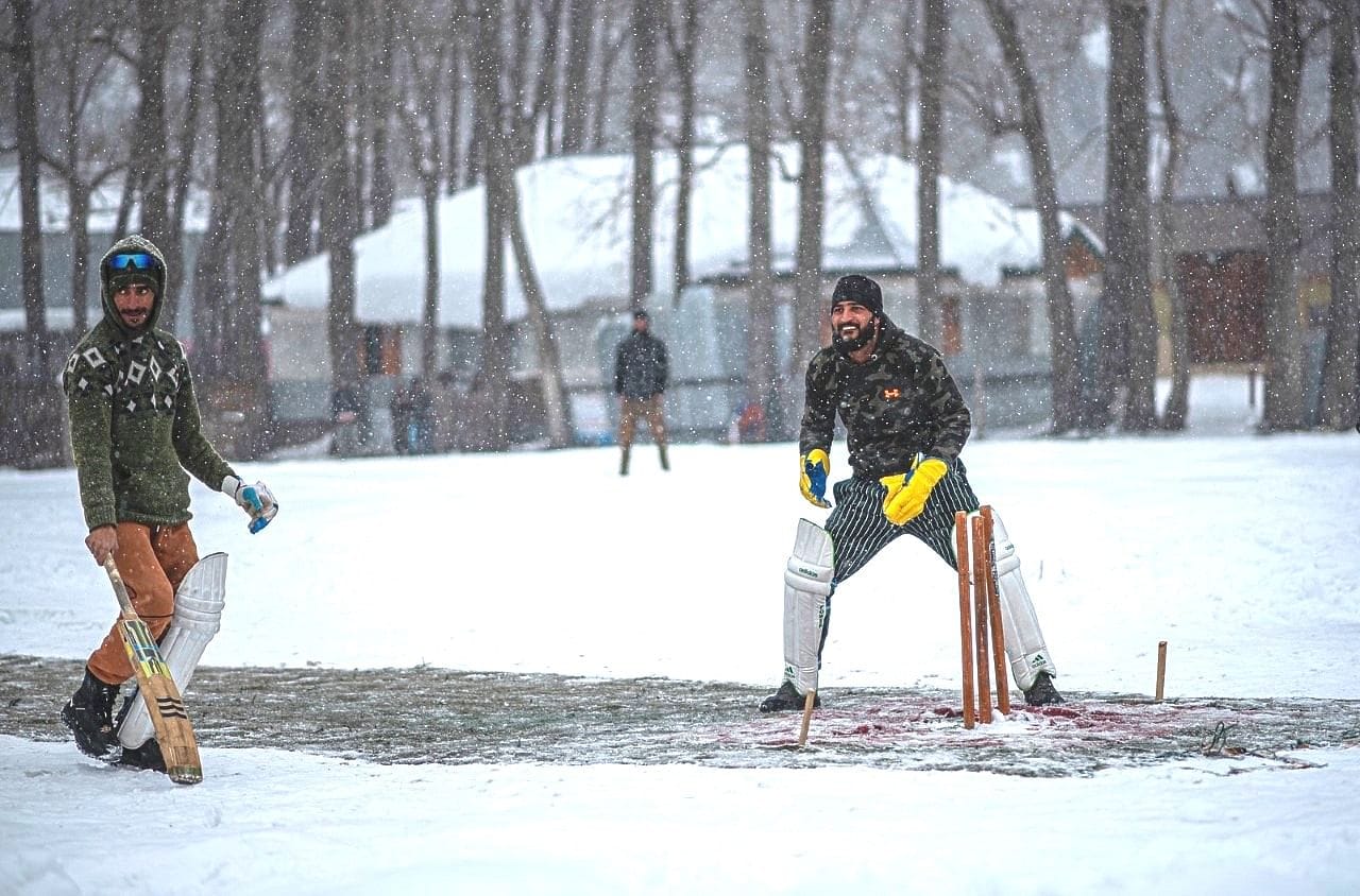 Cricket on ice in Bandipora’s Gurez sees massive turnout, enthusiasm