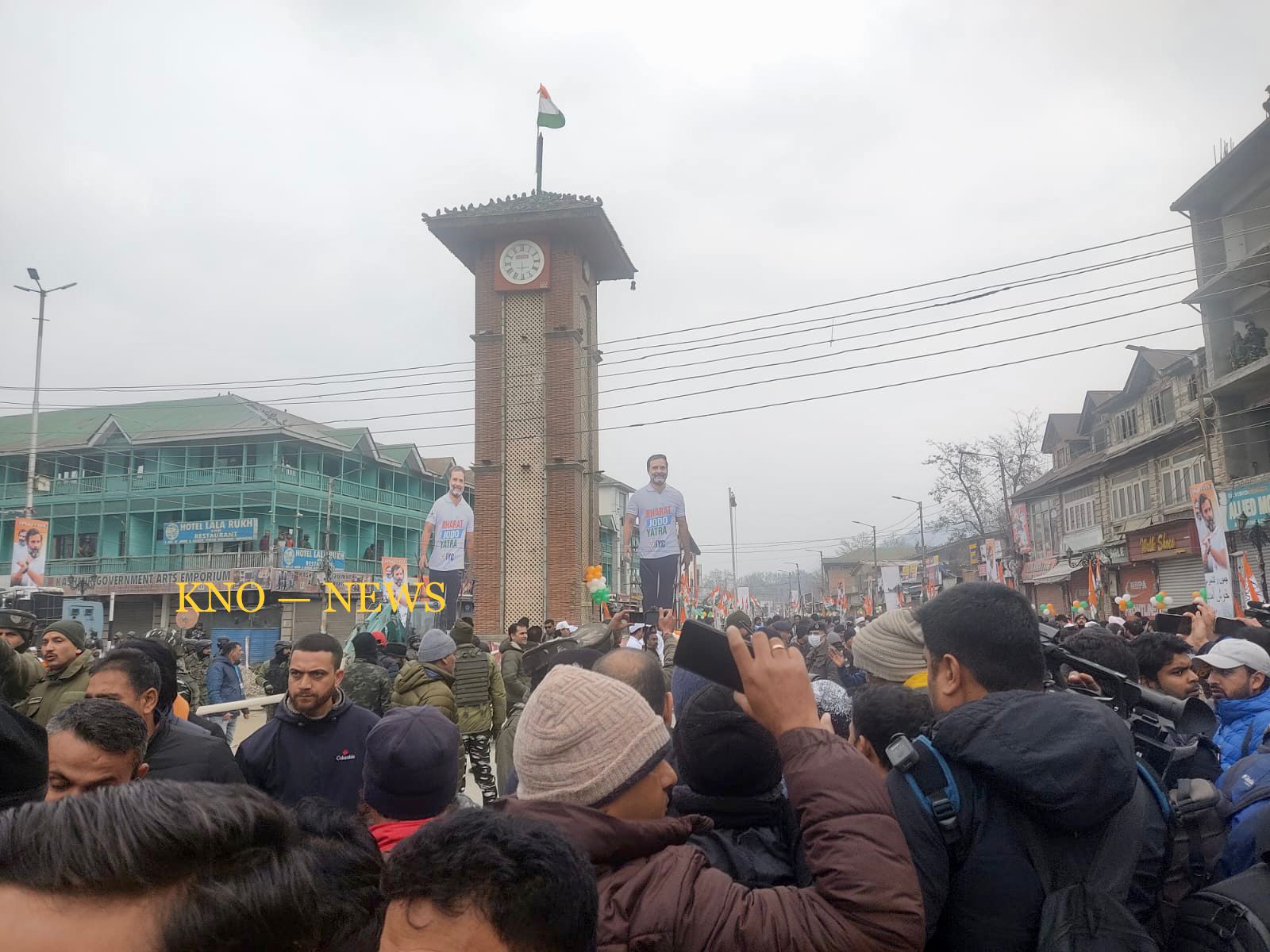 Rahul Gandhi hoists national flag at Srinagar’s Lal Chowk