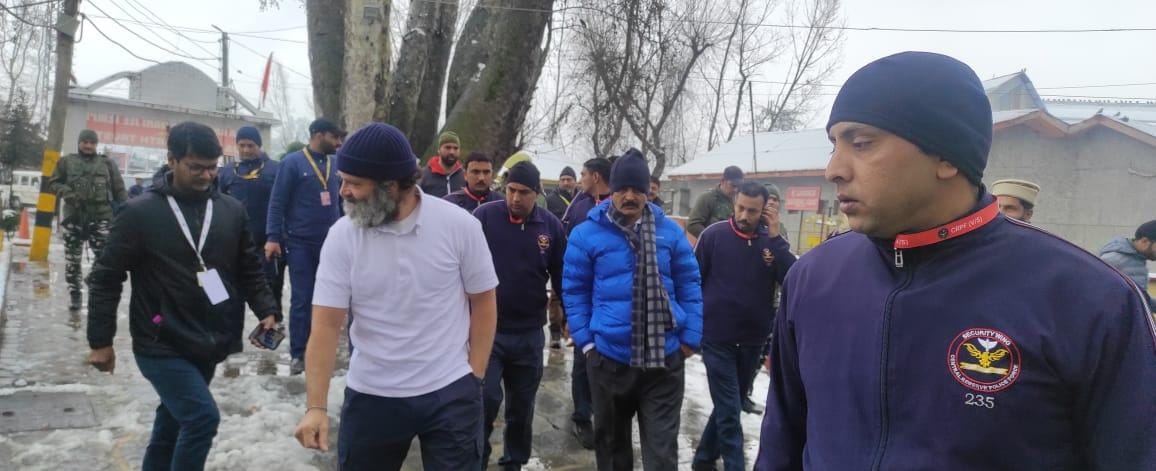 Rahul Gandhi, Priyanka Gandhi visit Kheer Bhawani temple in Ganderbal