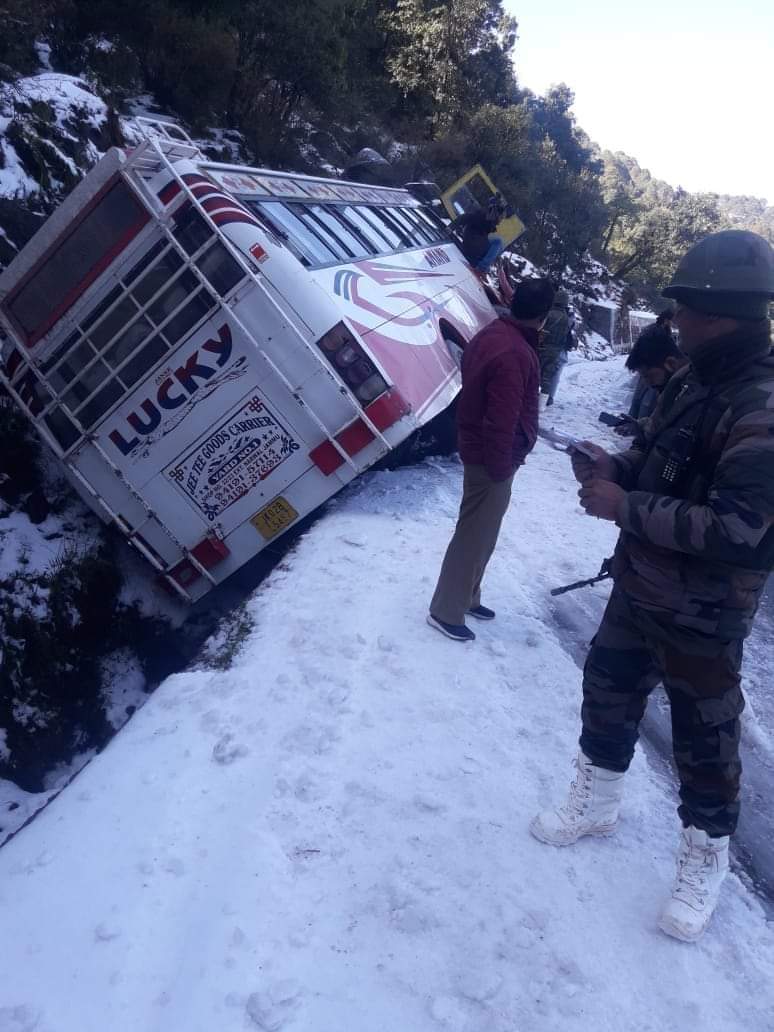 Bus turns on its side on Rajouri-Poonch highway, 25 passengers escape unhurt
