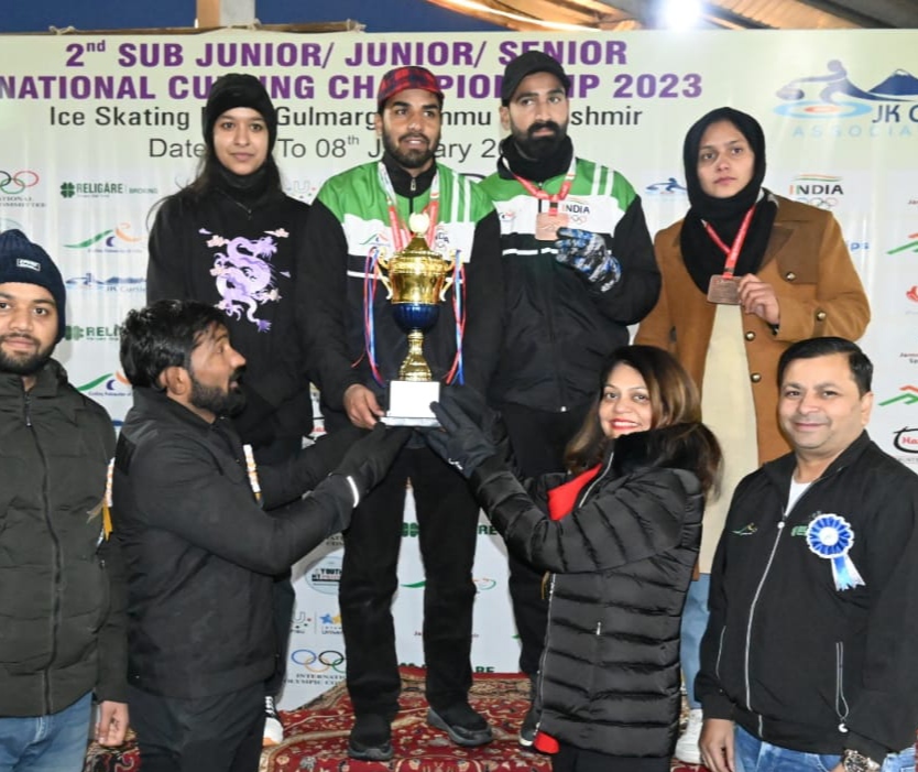 Pulwama man bags Gold, Bronze in second Curling National championship in Gulmarg