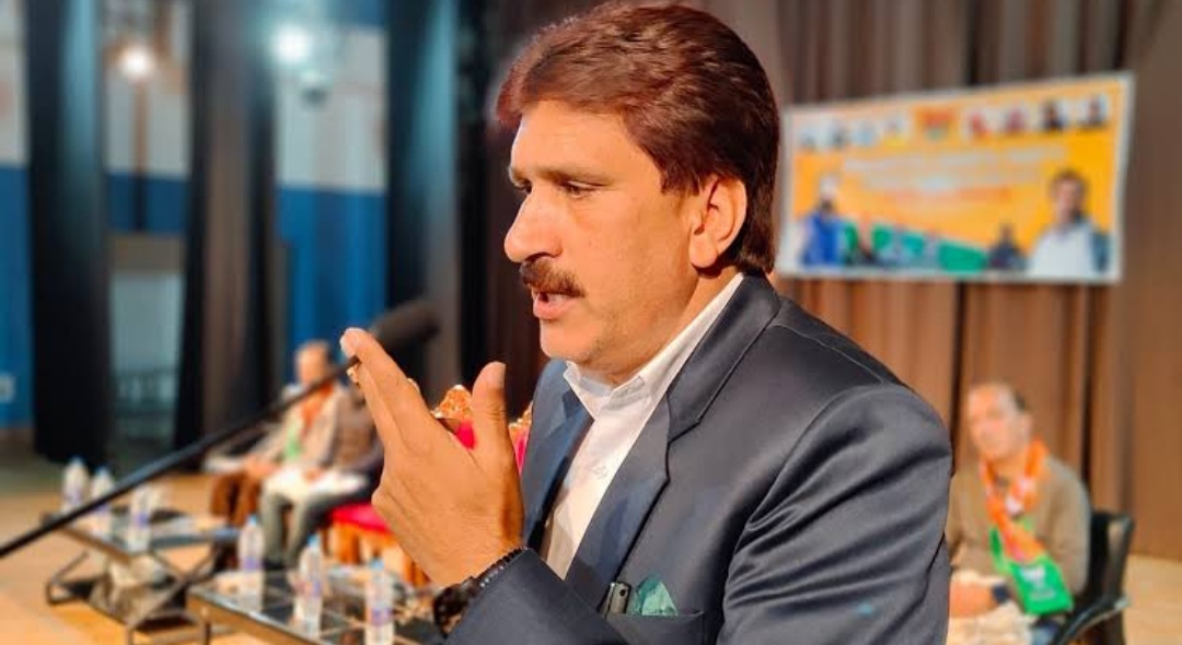 Mustafa Kamaal should be booked for his anti-national comments, challenging role of forces in Kashmir: Altaf Thakur