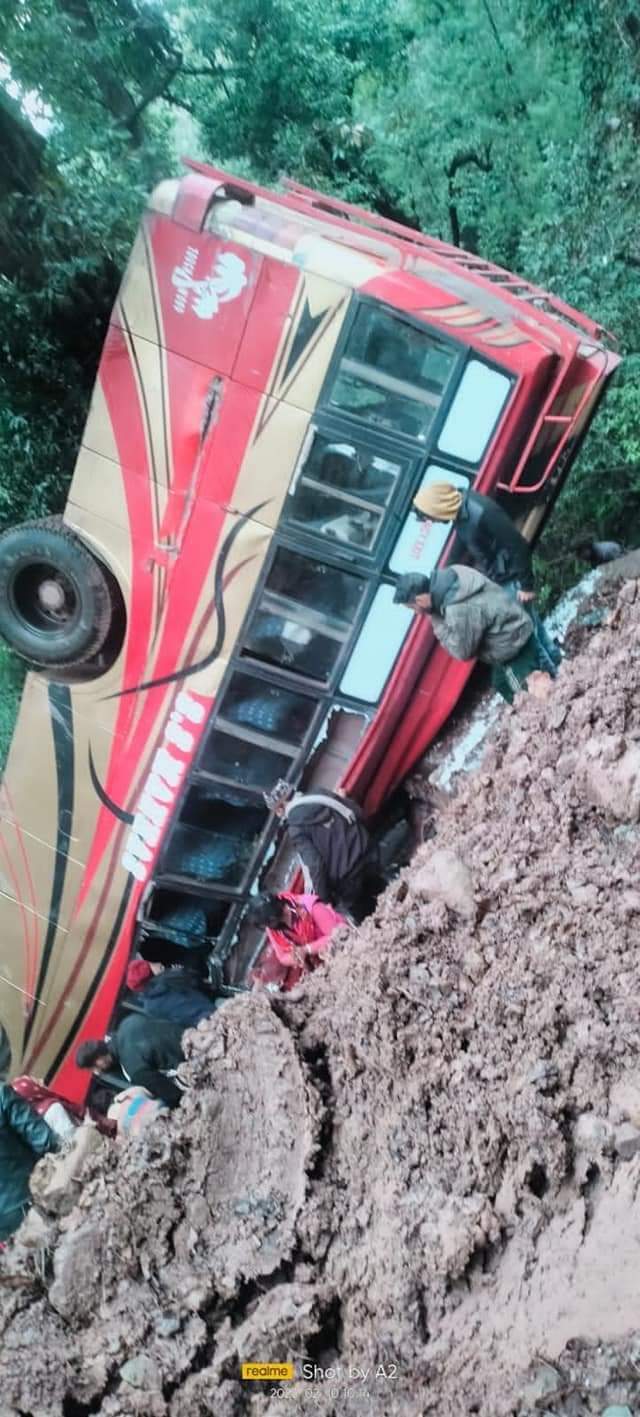 16 injured as bus skids off road in Udhampur