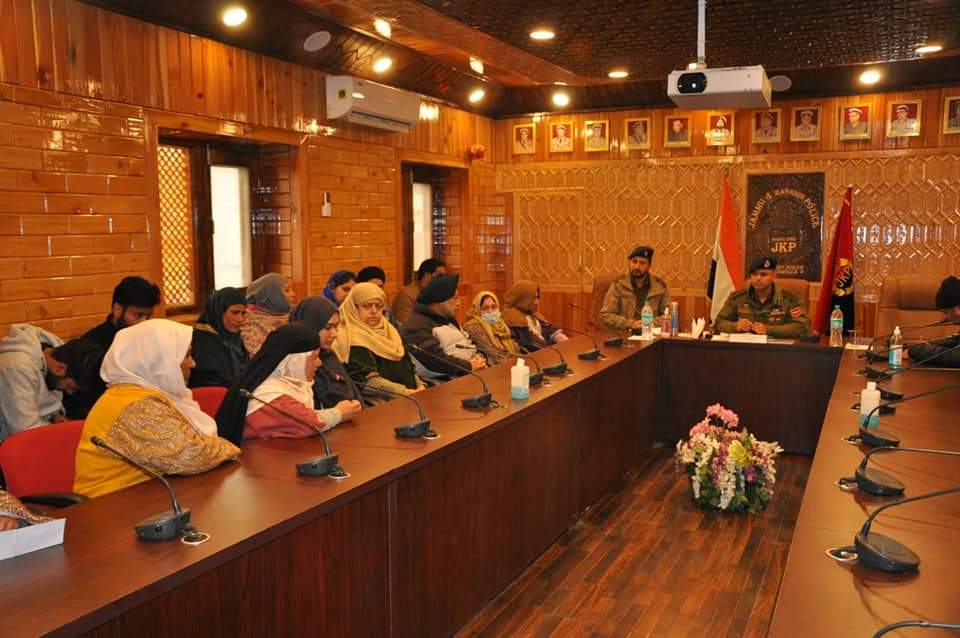 SSP Baramulla Sh Amod Ashok Nagpure-IPS chaired meeting with NOK of Police martyrs at DPL Baramulla.
