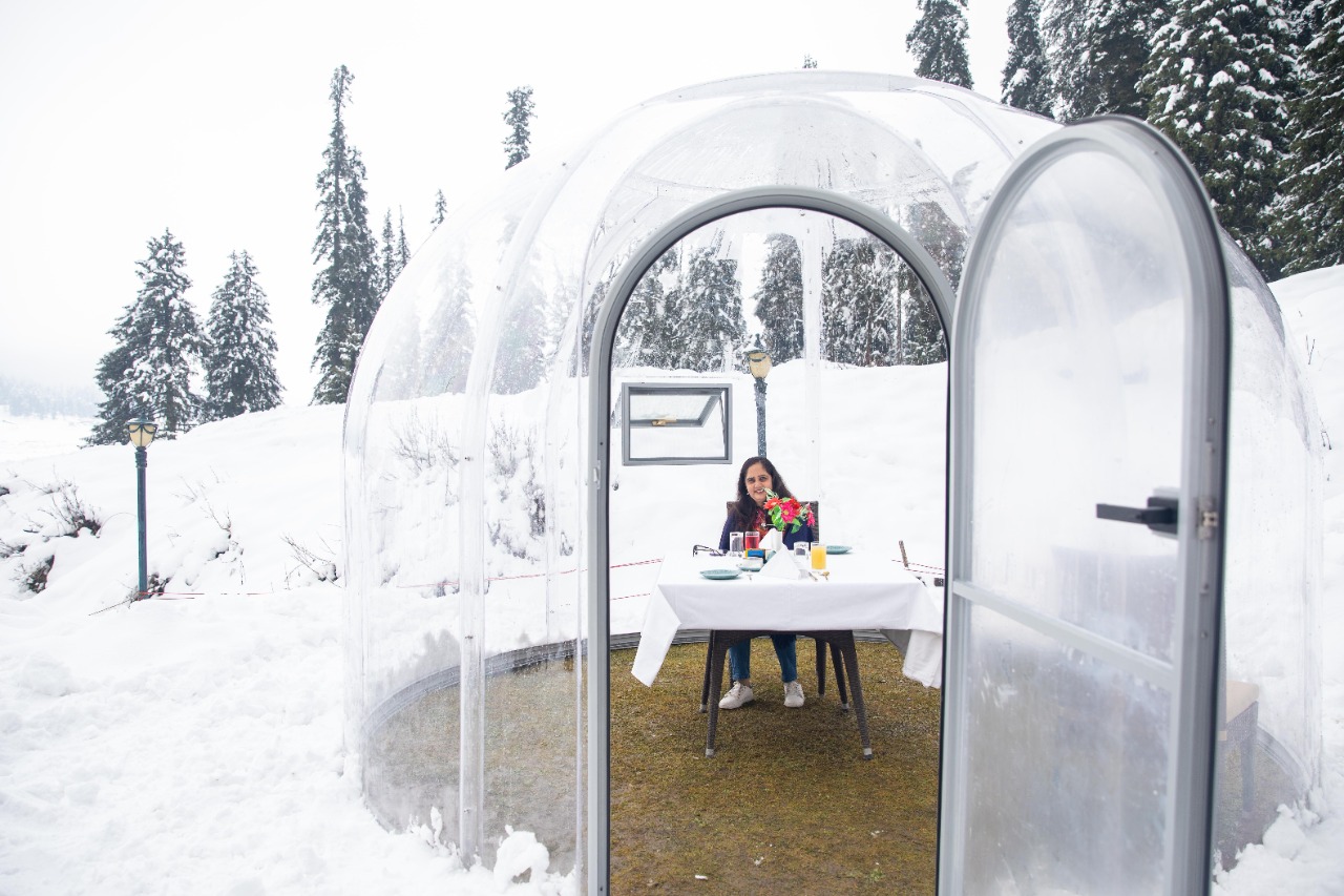 Glass igloos draw huge rush in Gulmarg