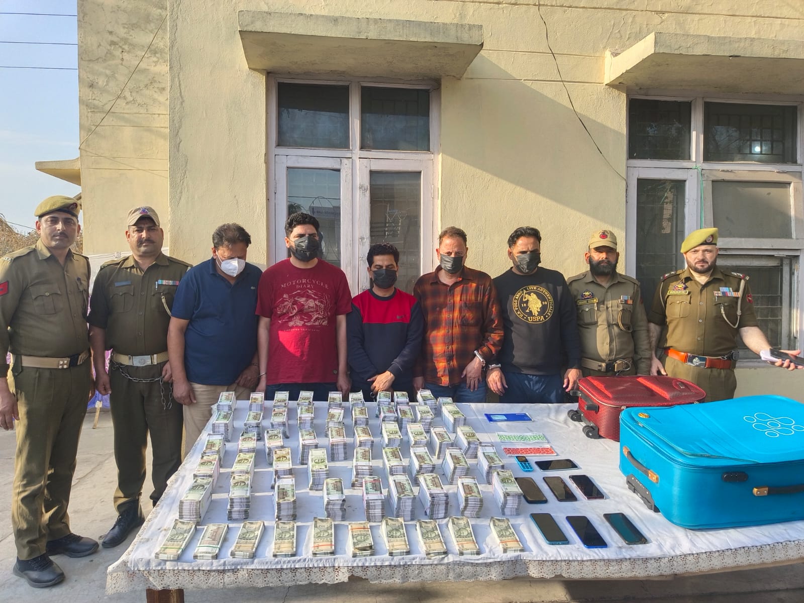 5 Persons Arrested Along With Rs 5 Lakh Cash, 2.15 cr ‘Low Currency Notes’ in Jammu: Police