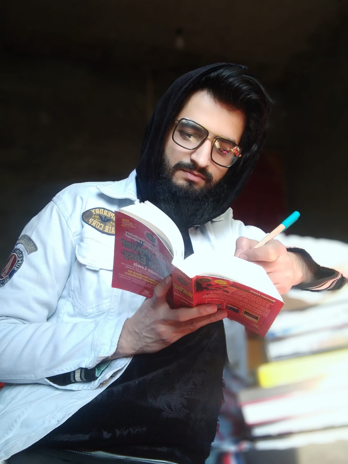 Bandipora kashmir : sharik ahmad mir 23-year-old boy upsc aspirant from Plan Bandipora publishes two books, one more in offing
