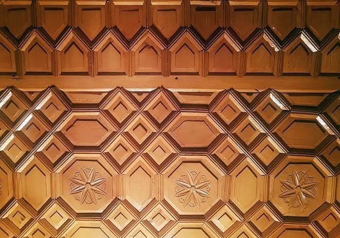 Artisans buoyed over growing demand for Khatamband craft in Valley, Middle East