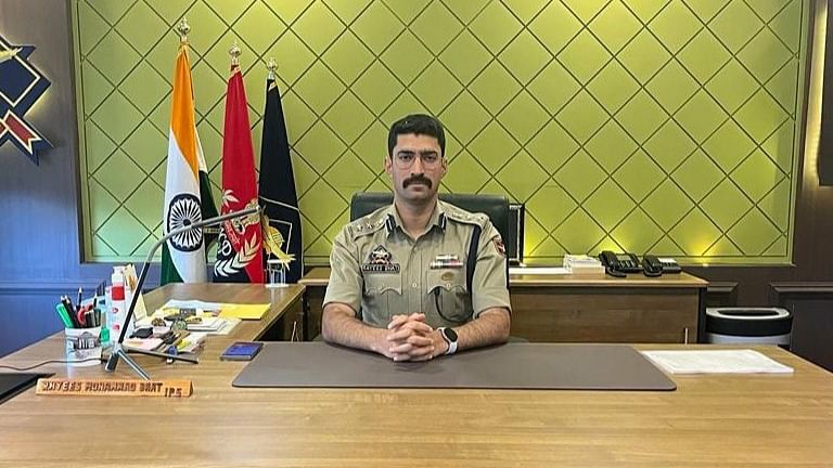 KP Bank Guard’s killing in Pulwama: Will track down terrorists, neutralize them soon, says DIG South Kashmir