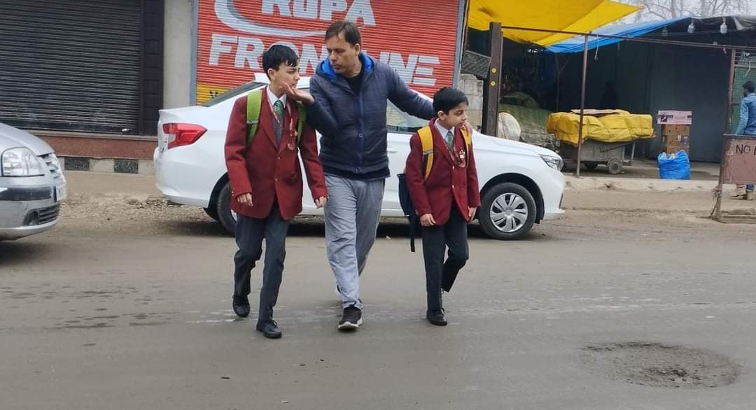 Schools Reopen In Kashmir Valley, Parents Unhappy Over ‘Too Early’ Timings In Srinagar