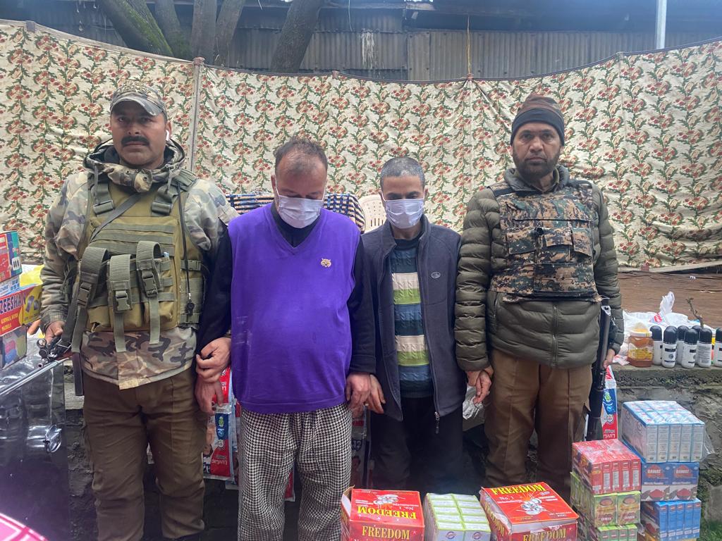 Srinagar Police solved theft case, 02 theives arrested, stolen property recovered