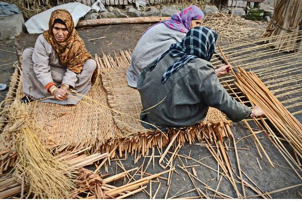 The dying art: Kashmir’s traditional mat ‘Wagoo’