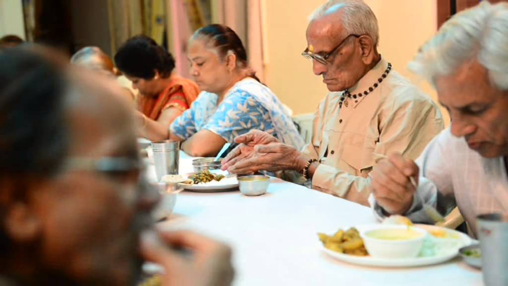 Daycare old age homes draws hundreds of people in Kashmir: Official