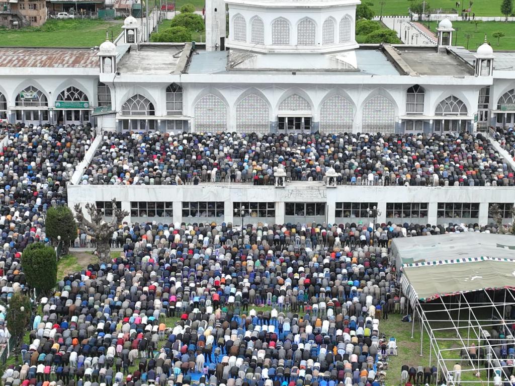 Jamia Masjid, Dargah witness massive gathering of devotees on last Friday of Ramadan