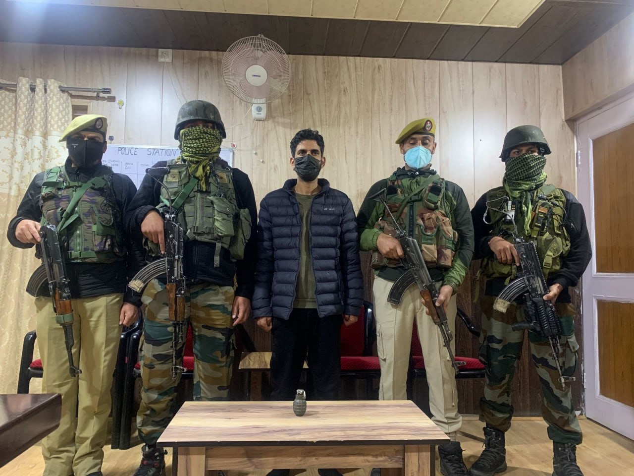 Police arrests militant associate in Sopore