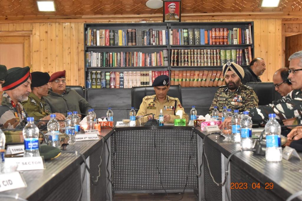 ADGP Kashmir Chairs High Level Meeting In South Kashmir’s Anantnag