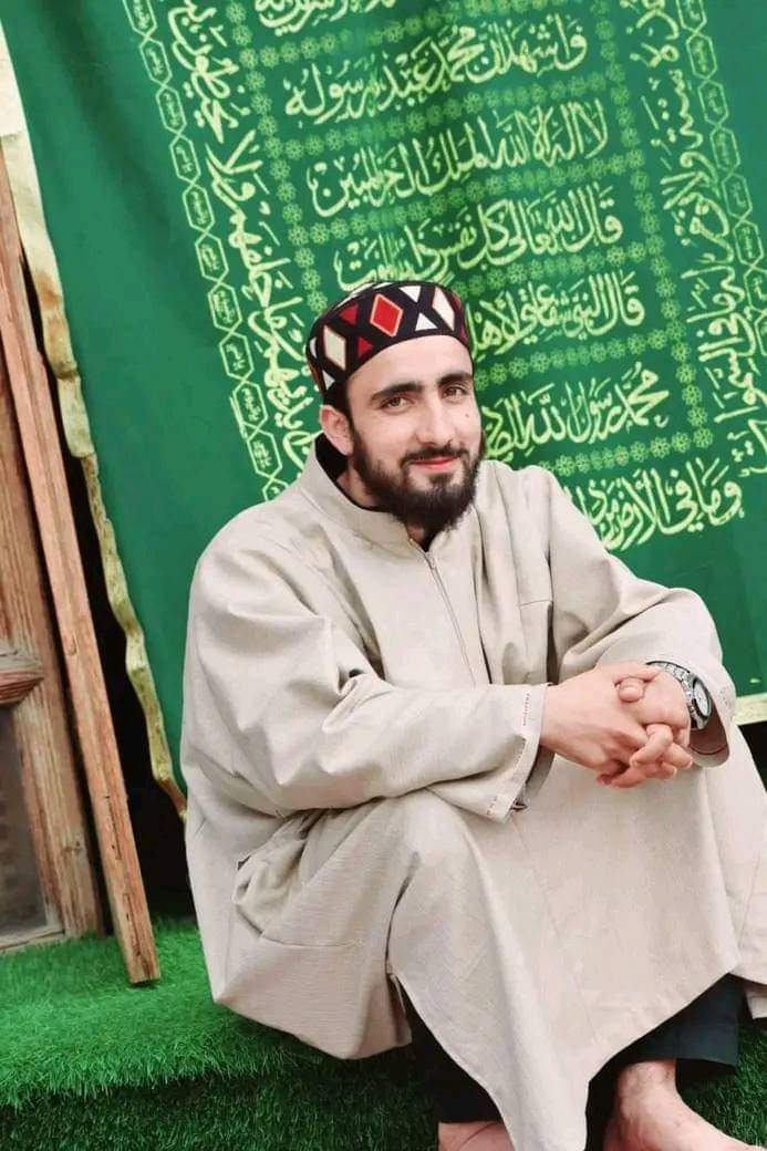 Moizin, Naib Imam Khanqah Faiz Panah Tral dies in road accident