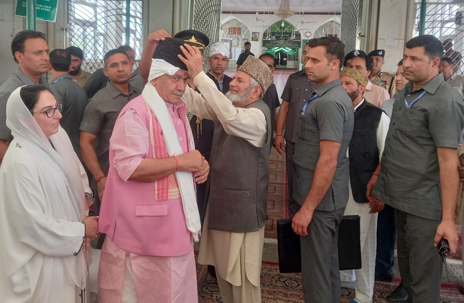 At Hazratbal shrine, LG Manoj Sinah calls for revival of ‘shrine tourism’ in Kashmir