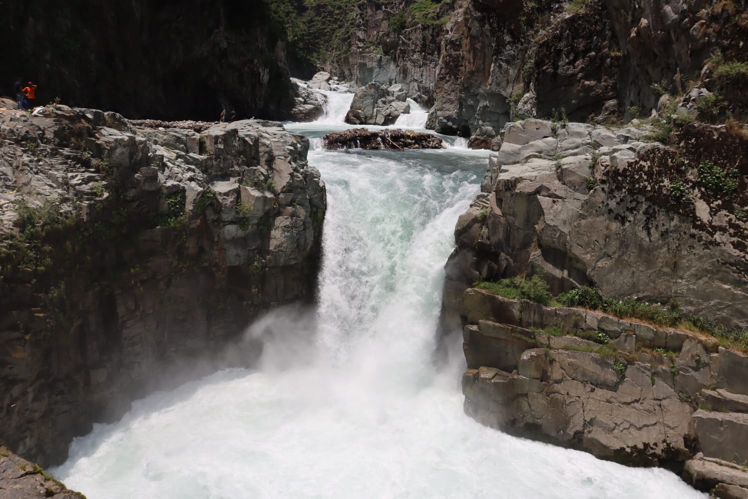 Aharbal tourist resort records footfall of 1 lakh tourists in last 6 months