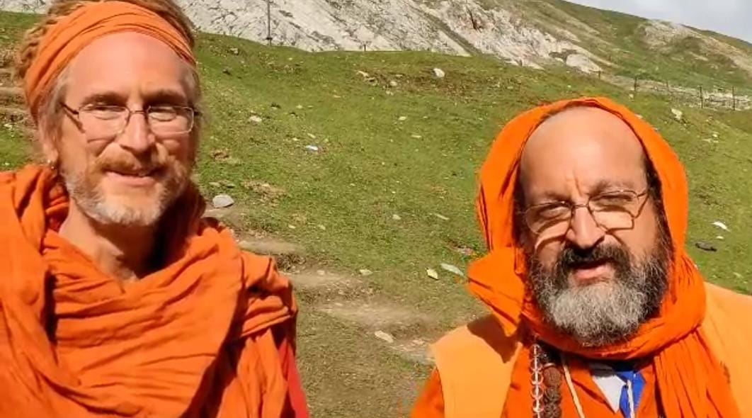 Spirituality knows no boundaries: 2 US nationals undertake Amarnath yatra in Kashmir