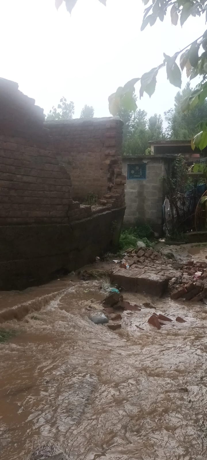 Flash floods caused by cloudburst creates panic in Kulgam villages