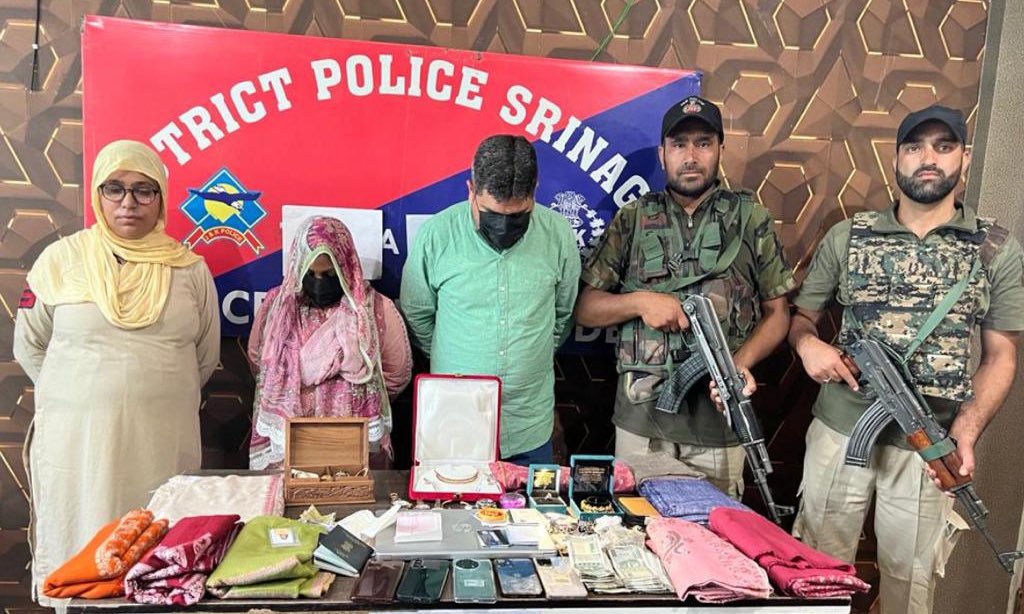 Couple arrested in Srinagar for impersonating as IAS, IPS officers