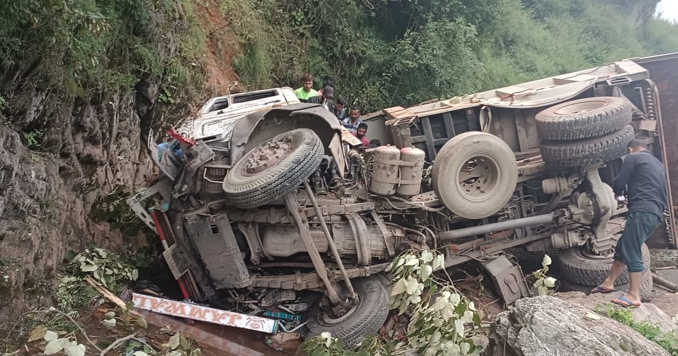 3 dead, 1 injured after dumper falls into gorge in Udhampur