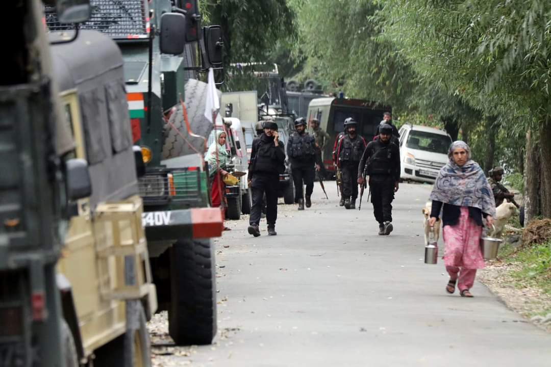 Day 03 Kokernag Gunfight: Heavy Firing, Shelling Going On, Operation To Continue throughout Night Until All Holed Up Militants Are Not Eliminated: ADGP Kashmir