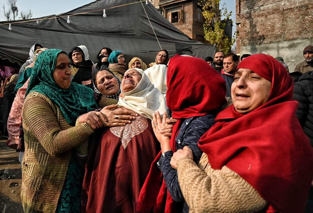 Amid tears, sobs, emotional farewell given to fallen Police Inspector Masroor Wani