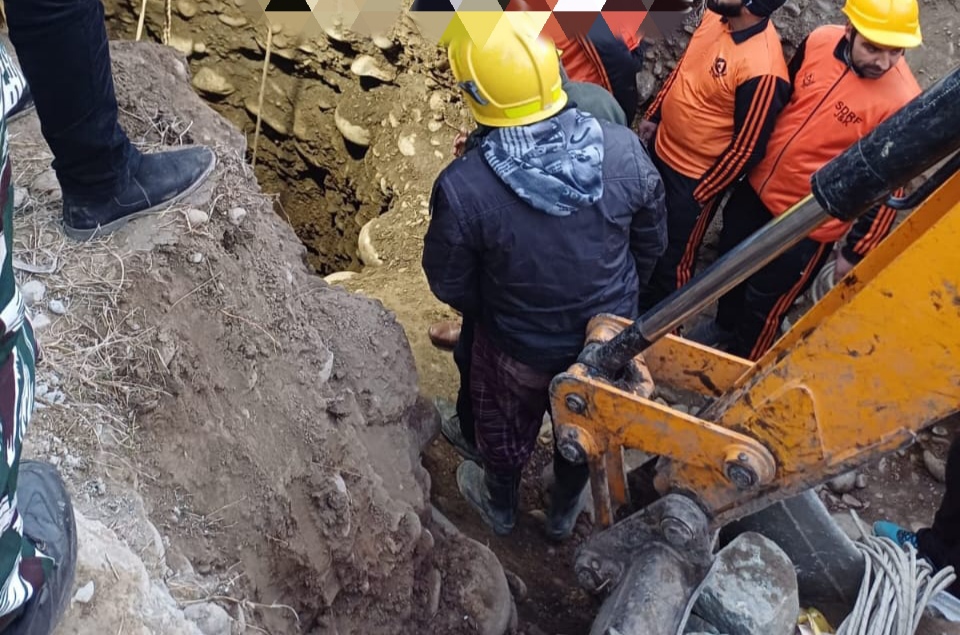 Man Falls Into 40-ft Deep Well in Tangmarg Baramulla; Intense Operation Underway