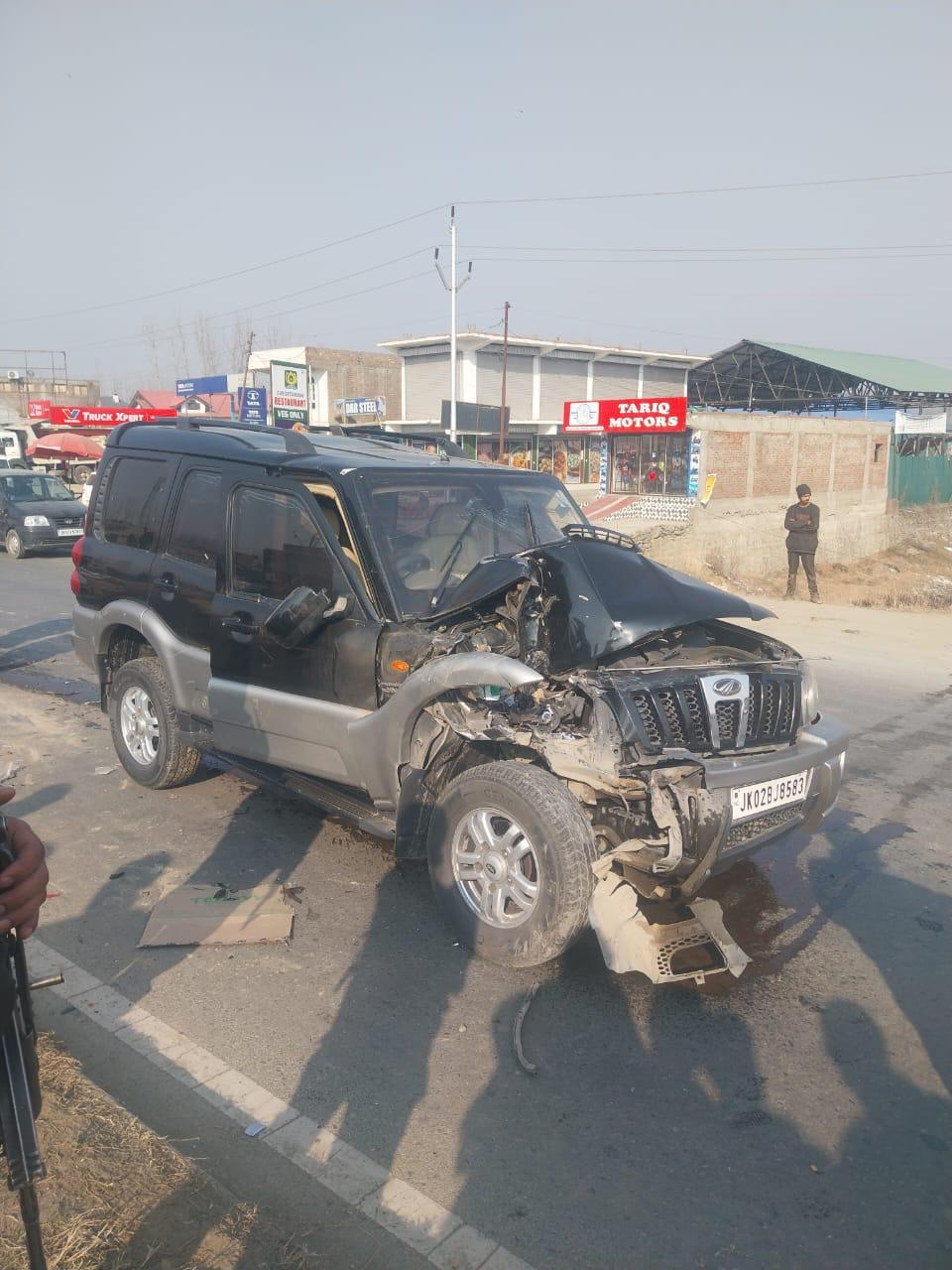 Former CM escapes unhurt in road accident in Anantnag