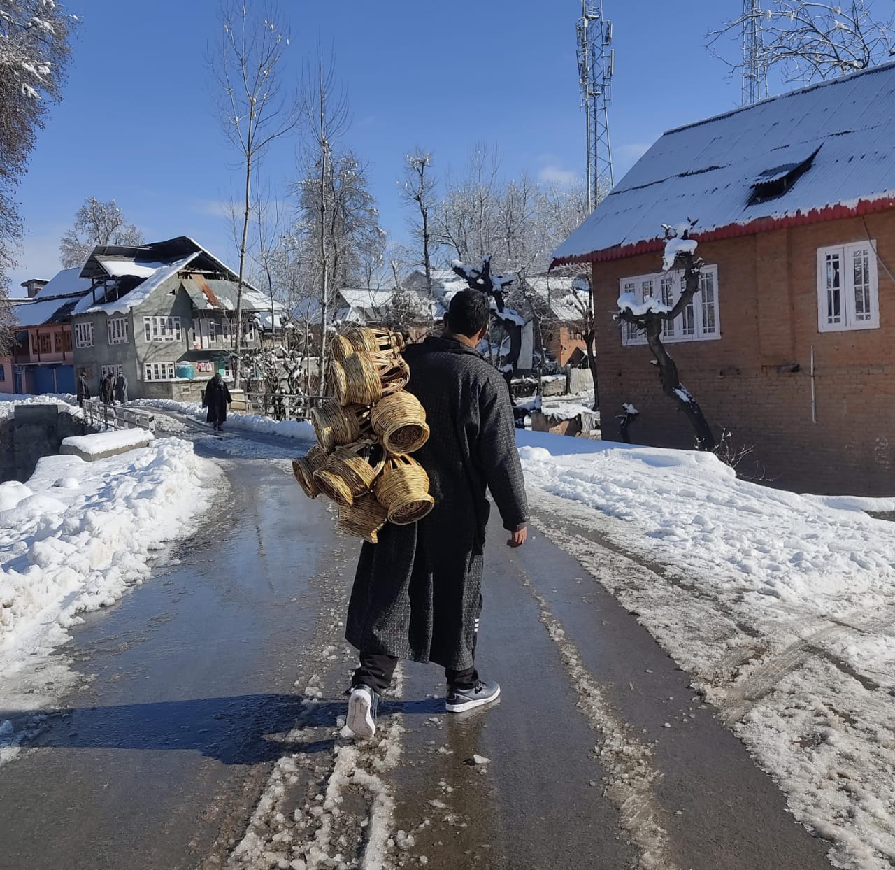 Night temperature drops several notches below zero in Kashmir