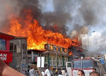 Devastating fire in Bohri Kadal leaves families homeless, historic masjid in ashes