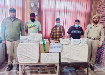 J&K POLICE DISTRICT GANDERBAL ARRESTED A NOTORIOUS GANG OF INTER-DISTRICT DRUG PEDDLERS; HUGE QUANTITY OF CONTRABAND SUBSTANCE SEIZED