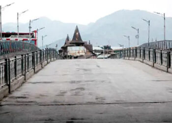 Srinagar Admin begins Fencing of bridges at Nawa Kadal, Fateh kadal , Gow kadal, Safakadal and Noor Jahan Bridge Qamarwari