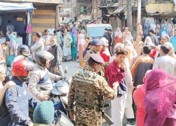 Water Crisis Hits Habakadal: Female Protesters Block Road, Demand Water Supply
