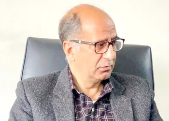 Govt to ensure permanent rehab of fire affected families of Rainawari, Dal dwellers: Advisor Nasir Aslam Wani