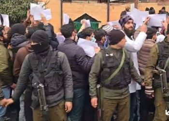 MP Aga Ruhullah, Waheed Parra among others outside CM’s residence to protest over Reservation Policy row