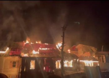 Four houses gutted in Kulgam blaze, One Injured; Administration provides relief