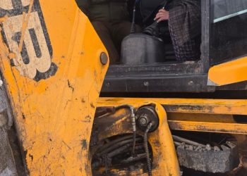 Police Station Devsar Provides Timely Assistance Amid Snowfall and Slippery Roads