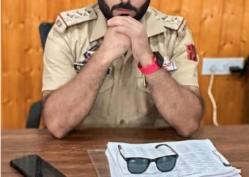 SHO Yaripora Greets People of J&K, On New Year’s Eve