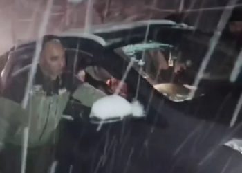Police rescue operation launched after snowfall strands vehicles in Tral