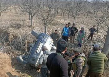 Three Cops Injured as Mehbooba Mufti’s Escort Vehicle Skids Off Road in Baramulla