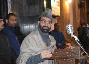 Strange and unfortunate that signboard asking tourists to avoid alcohol seized: Mirwaiz