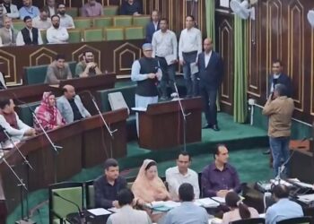 Uproarious scenes in assembly over dailywagers issue