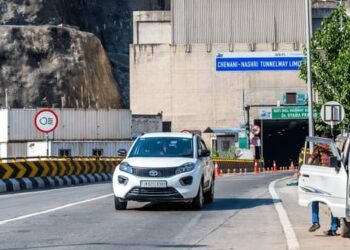 Three Traffic Policemen Detained Over ‘Suspicious Substances’ Near Chenani-Nashri Tunnel