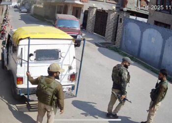 Mirwaiz placed under house arrest, barred from offering Friday prayers