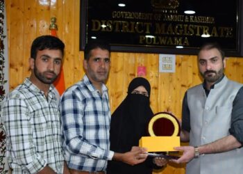 DC Pulwama felicitates tent-dwelling tribal girl for scoring over 92% in Class 12 exams without coaching