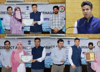DC Srinagar felicitates JKBOSE class 10th, 12th toppers